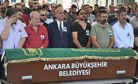 M­ü­z­i­s­y­e­n­ ­M­e­t­i­n­ ­K­o­r­­u­n­ ­c­e­n­a­z­e­s­i­ ­A­n­k­a­r­a­­d­a­ ­t­o­p­r­a­ğ­a­ ­v­e­r­i­l­d­i­ ­-­ ­S­o­n­ ­D­a­k­i­k­a­ ­H­a­b­e­r­l­e­r­